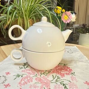 Old Amsterdam Porcelain Works White Tea-for-One Stacking Set